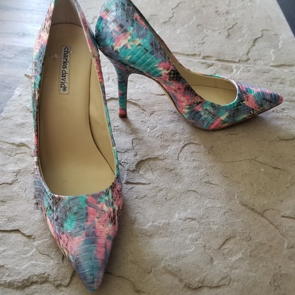 Shoes - Picture 2 of 4